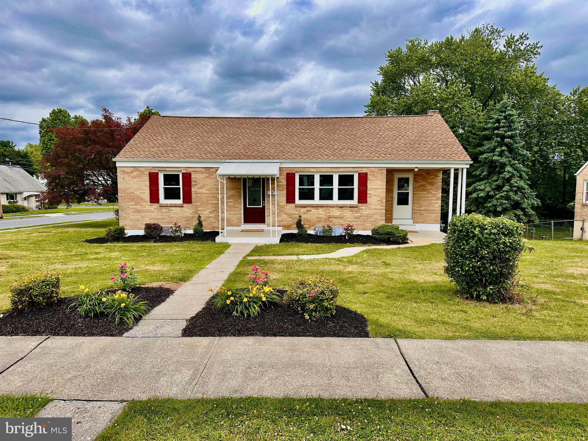 301 E POPLAR STREET
