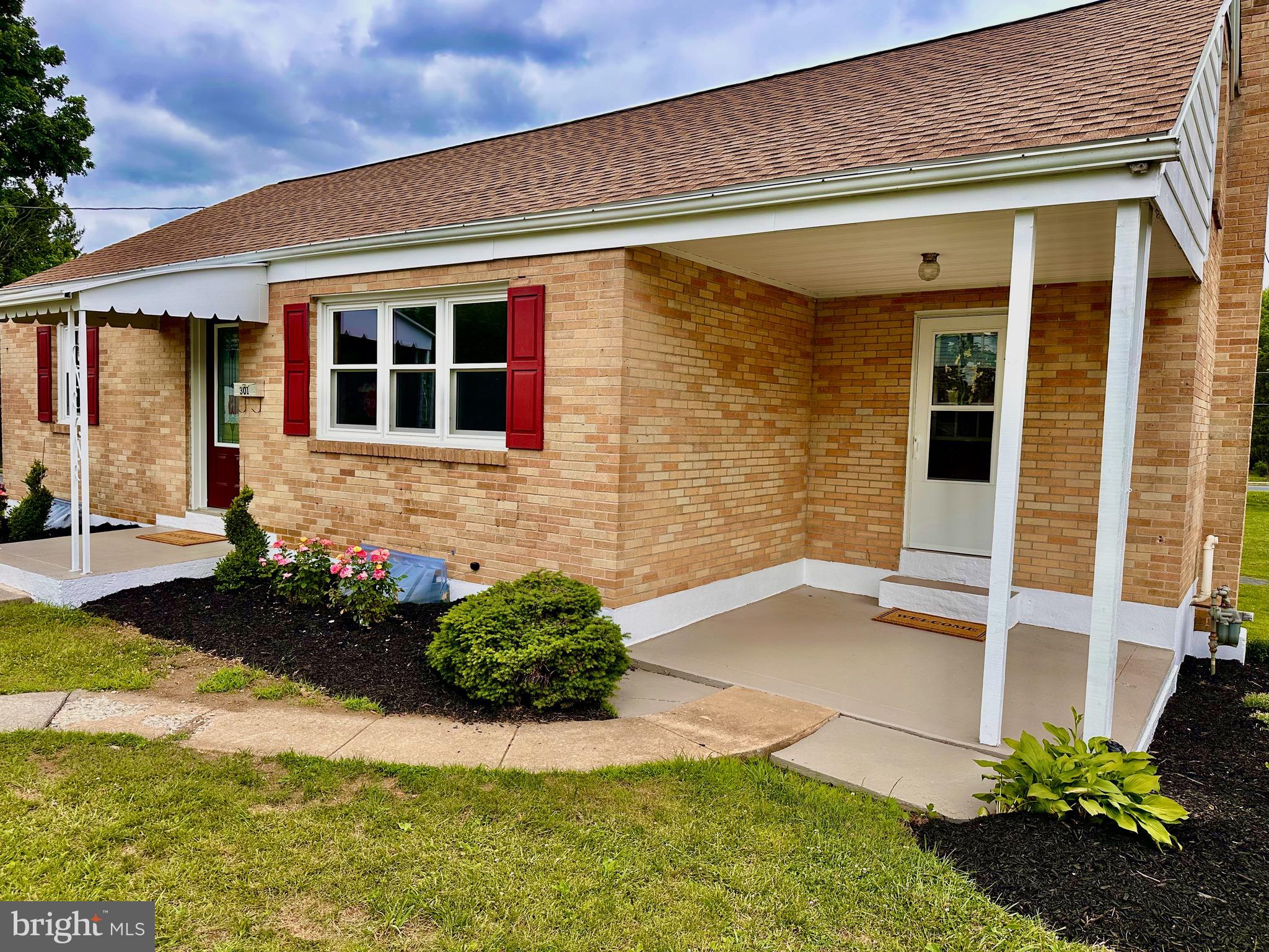 301 E POPLAR STREET