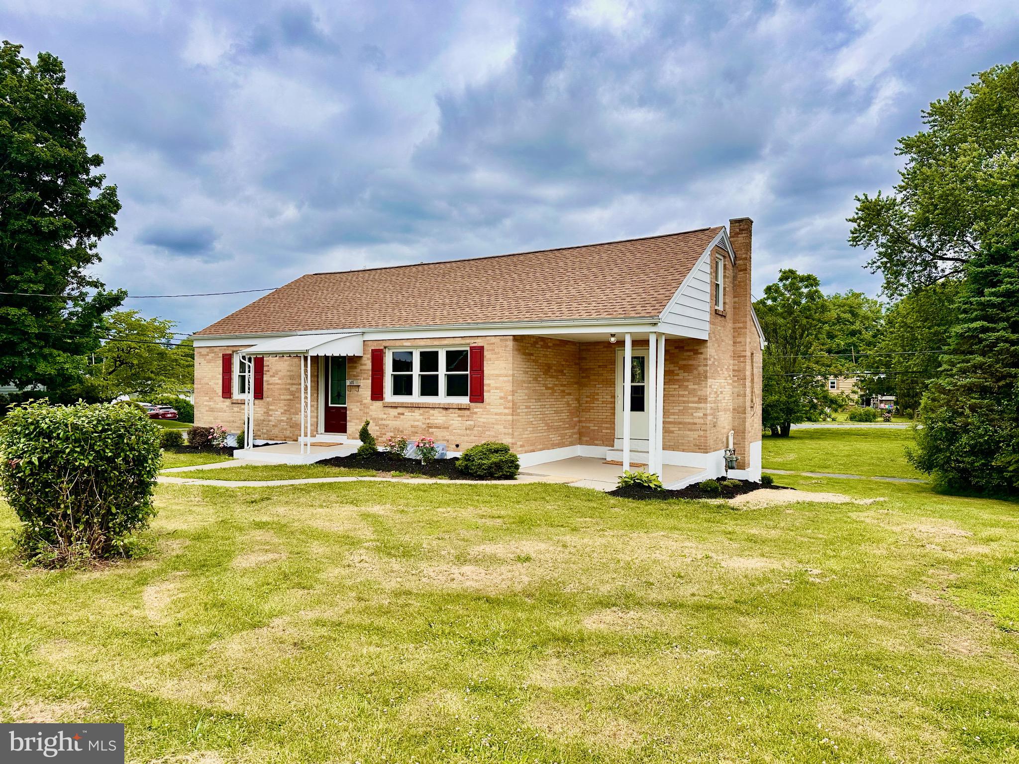301 E POPLAR STREET