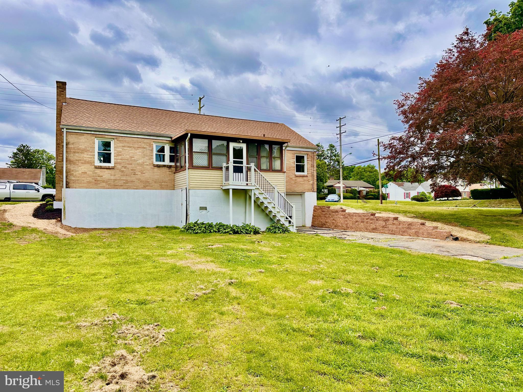 301 E POPLAR STREET