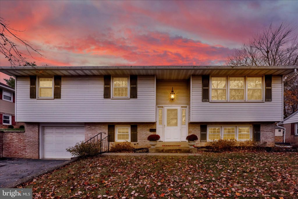 Photo of 385 Valley View Drive, NEW HOLLAND, PA 17557 (MLS # PALA2079192)