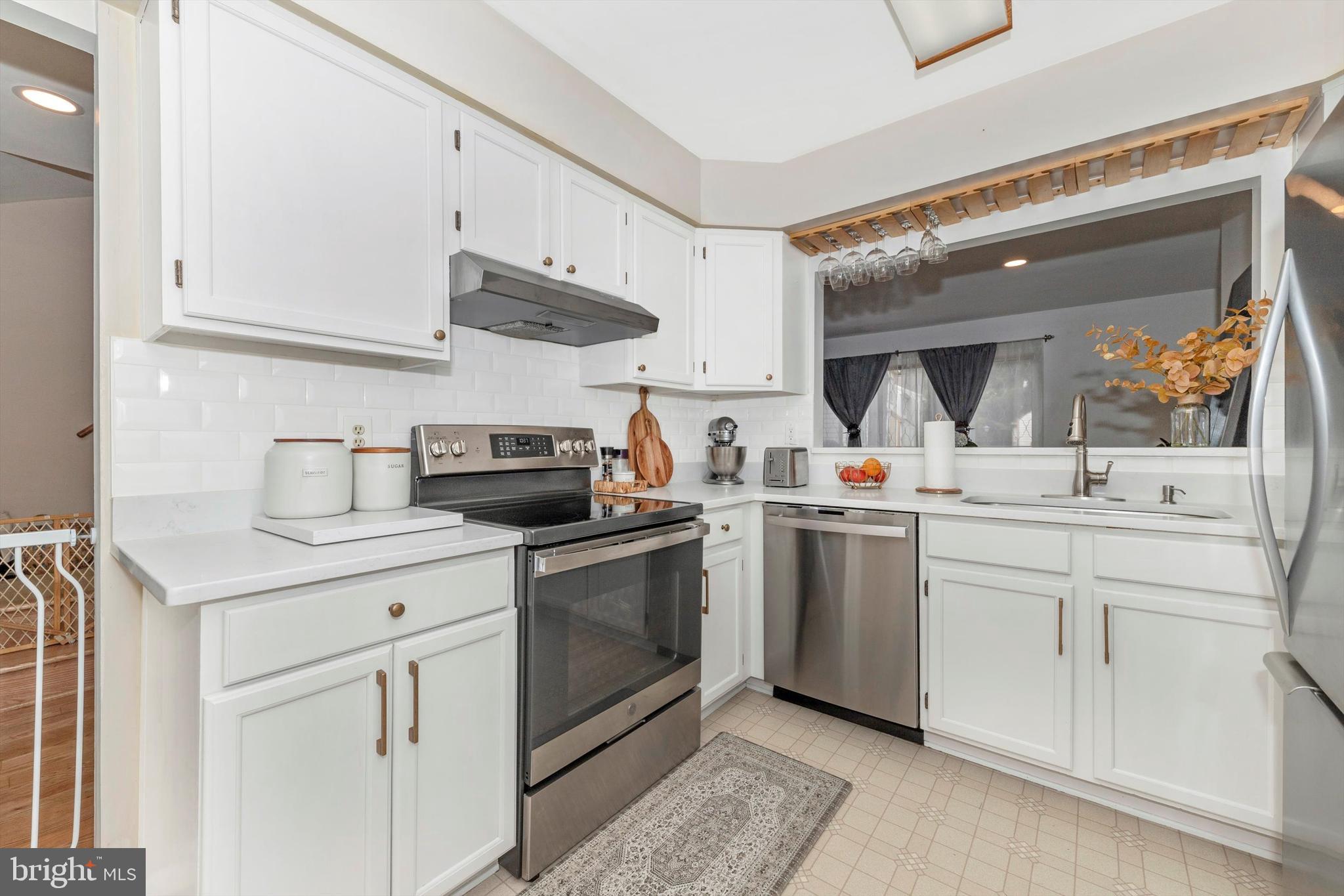 WILLOW COVE TOWNHOMES - Residential