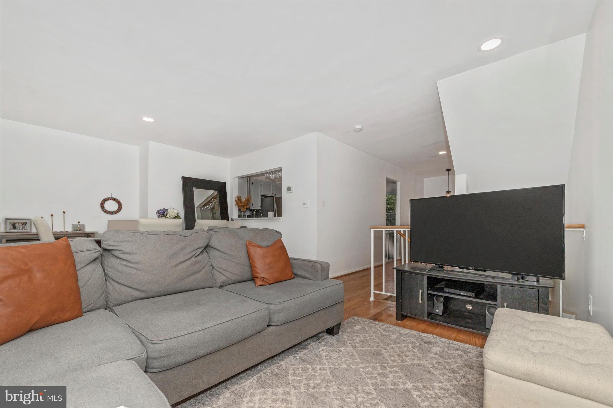 WILLOW COVE TOWNHOMES - Residential