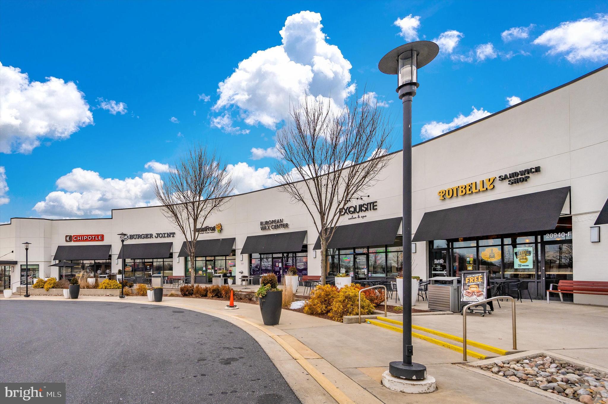 WILLOW COVE TOWNHOMES - Residential