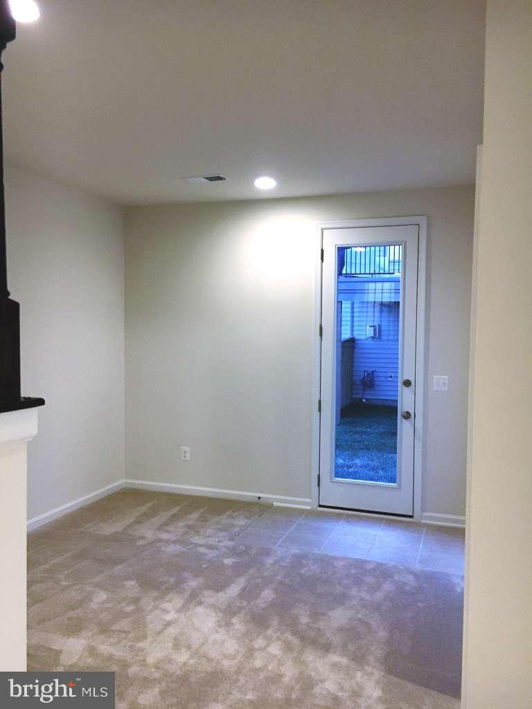 GATEWAY COMMONS - STONE RIDGE - Residential Lease