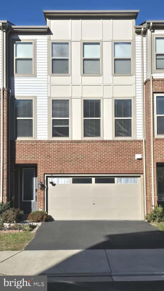 GATEWAY COMMONS - STONE RIDGE - Residential Lease