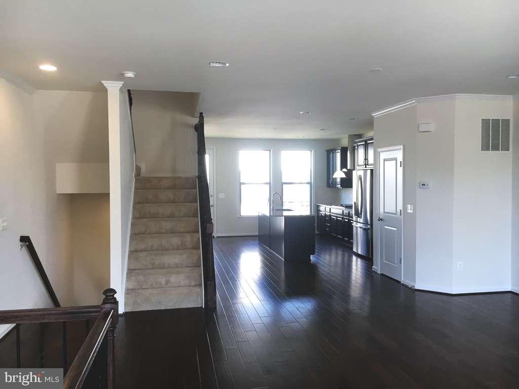 GATEWAY COMMONS - STONE RIDGE - Residential Lease