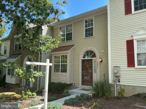 Townhouse For Sale - 19051 Highstream Drive<br/> GERMANTOWN, MD 20874