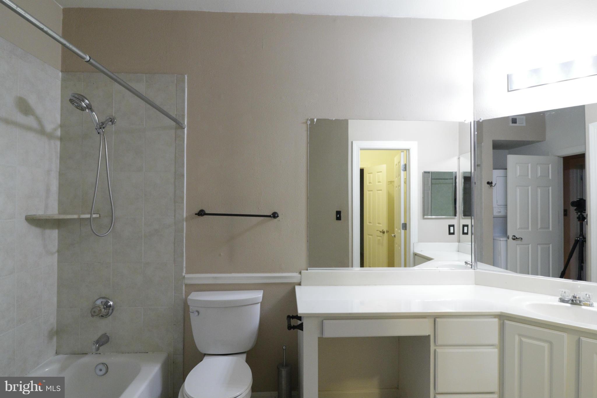 PENDERBROOK SQUARE CONDOMINIUMS - Residential