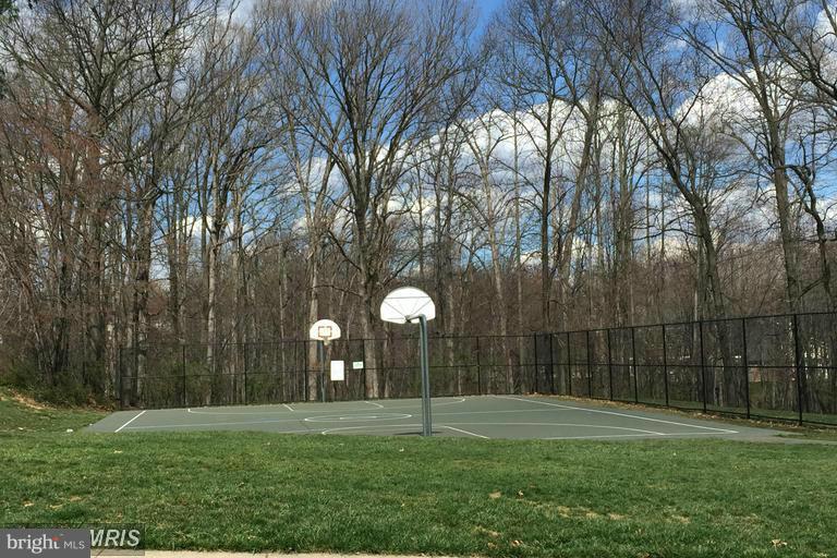 PENDERBROOK SQUARE CONDOMINIUMS - Residential