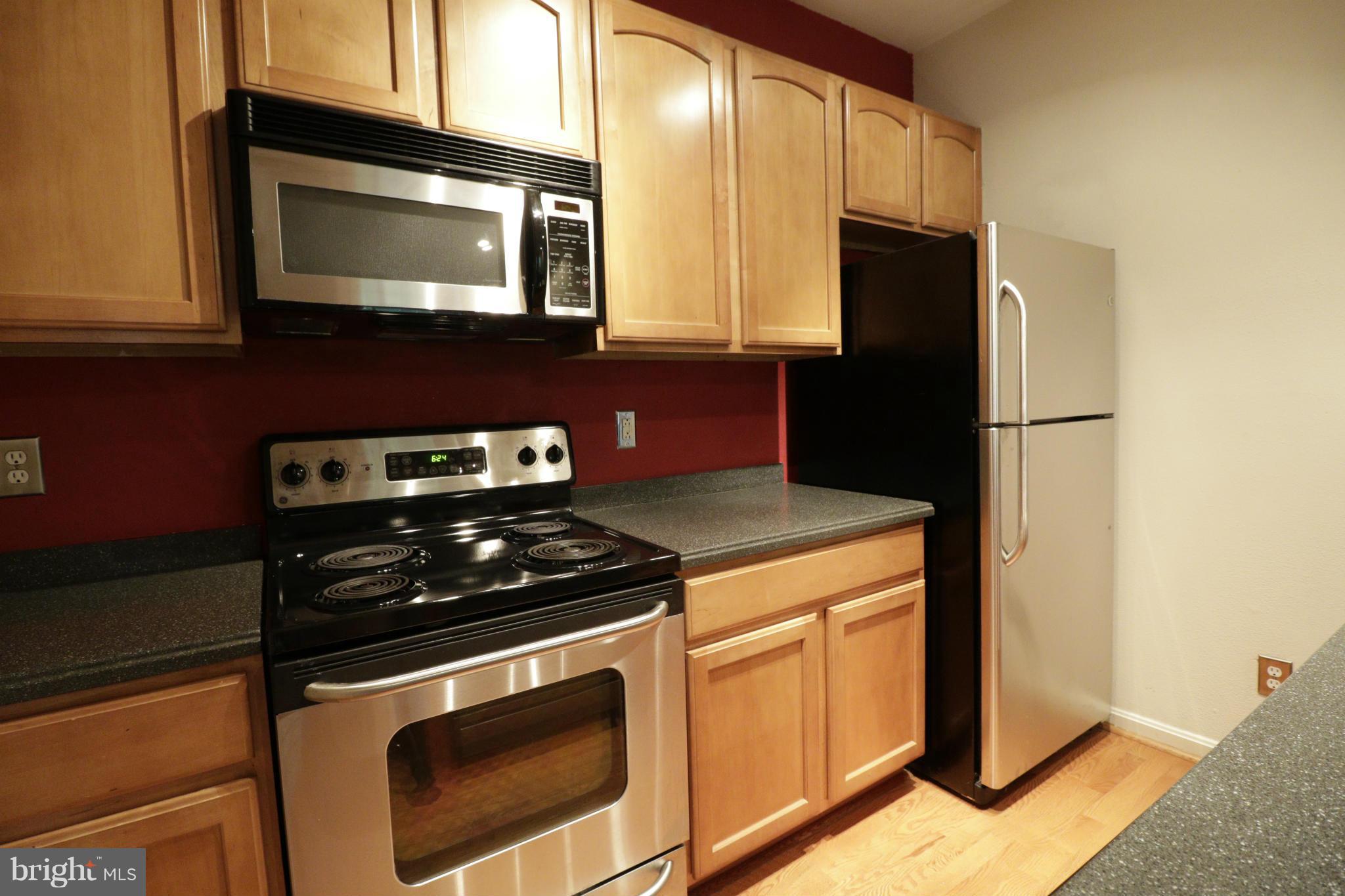 PENDERBROOK SQUARE CONDOMINIUMS - Residential