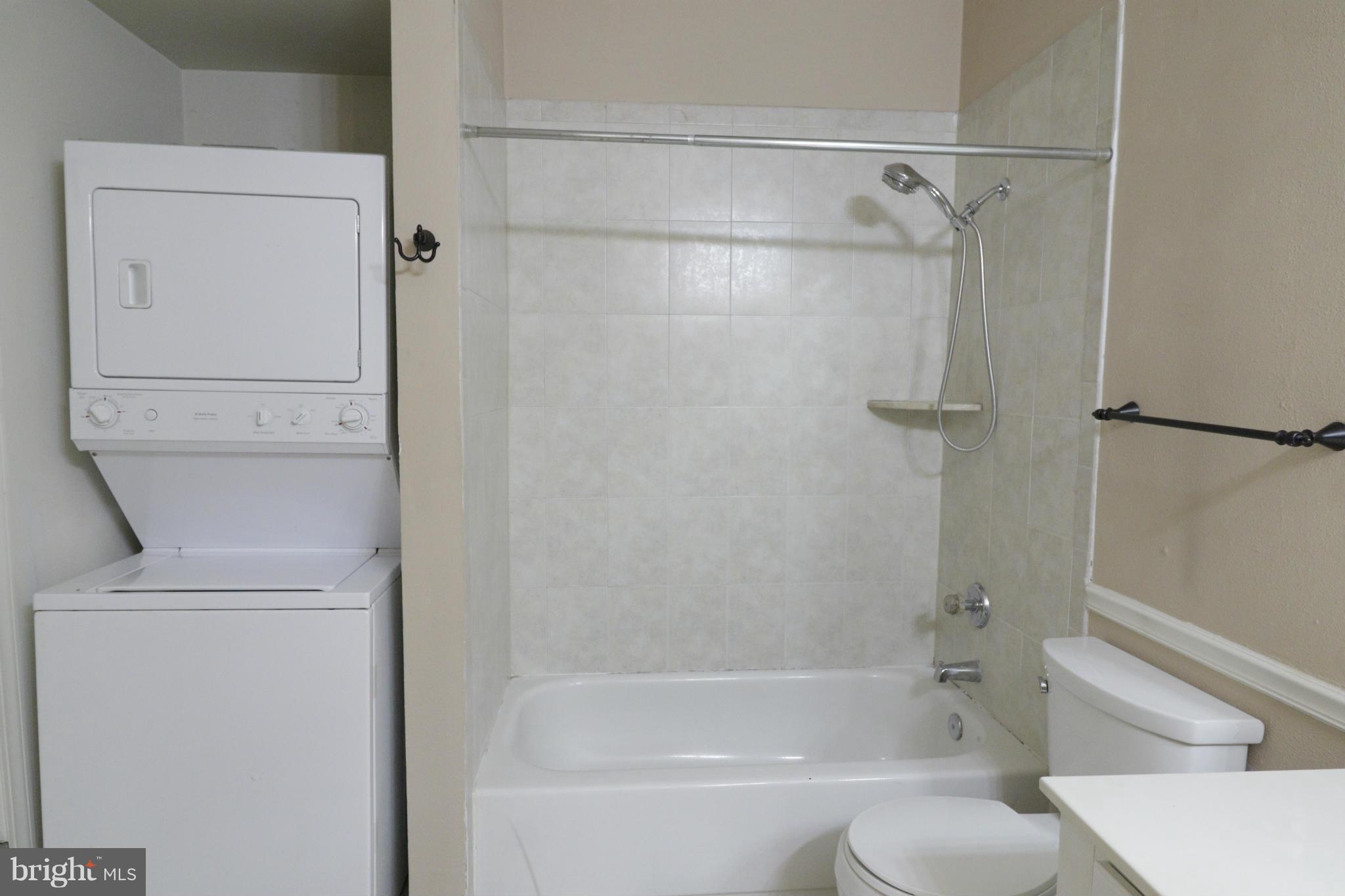 PENDERBROOK SQUARE CONDOMINIUMS - Residential