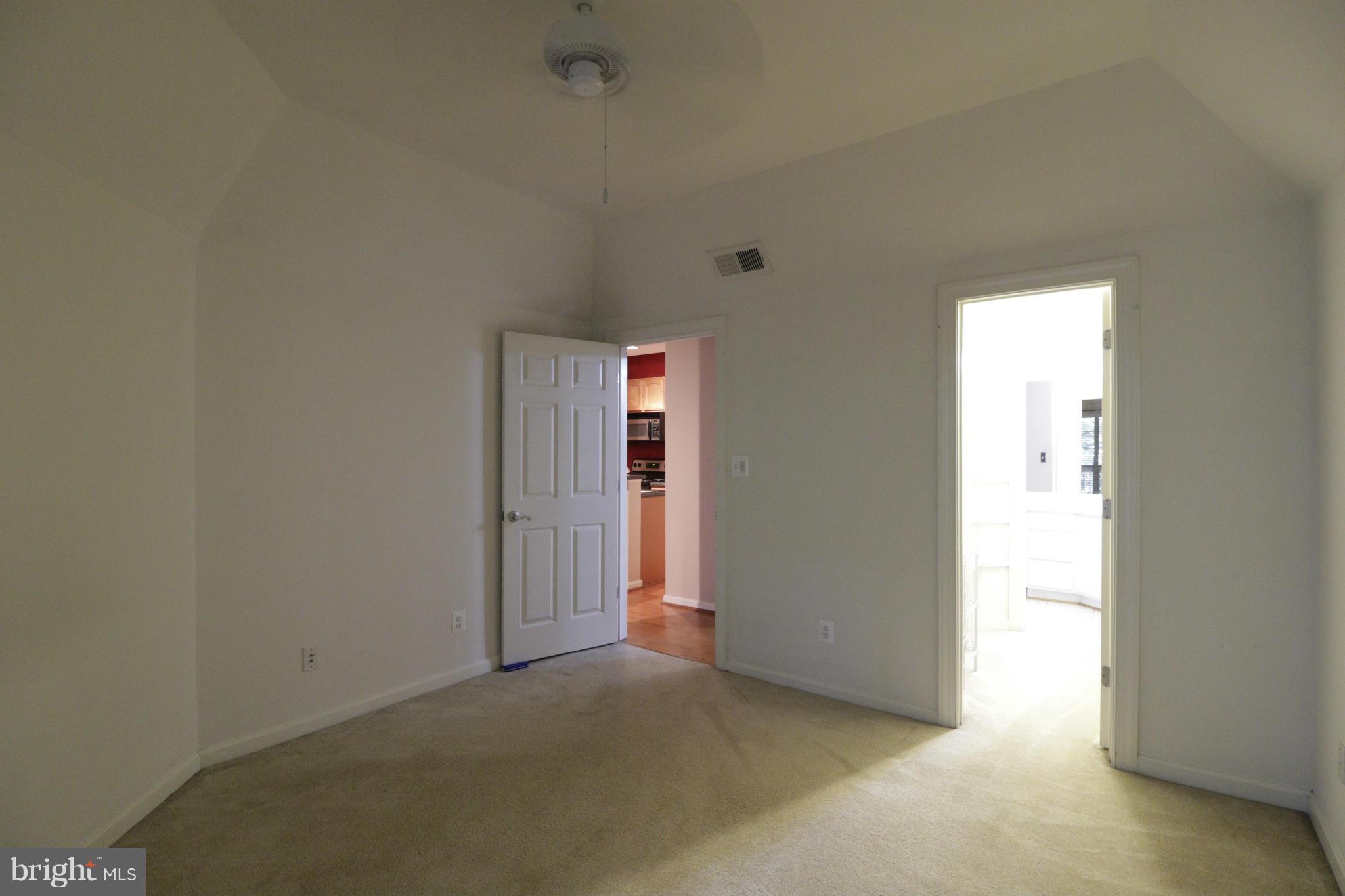 PENDERBROOK SQUARE CONDOMINIUMS - Residential