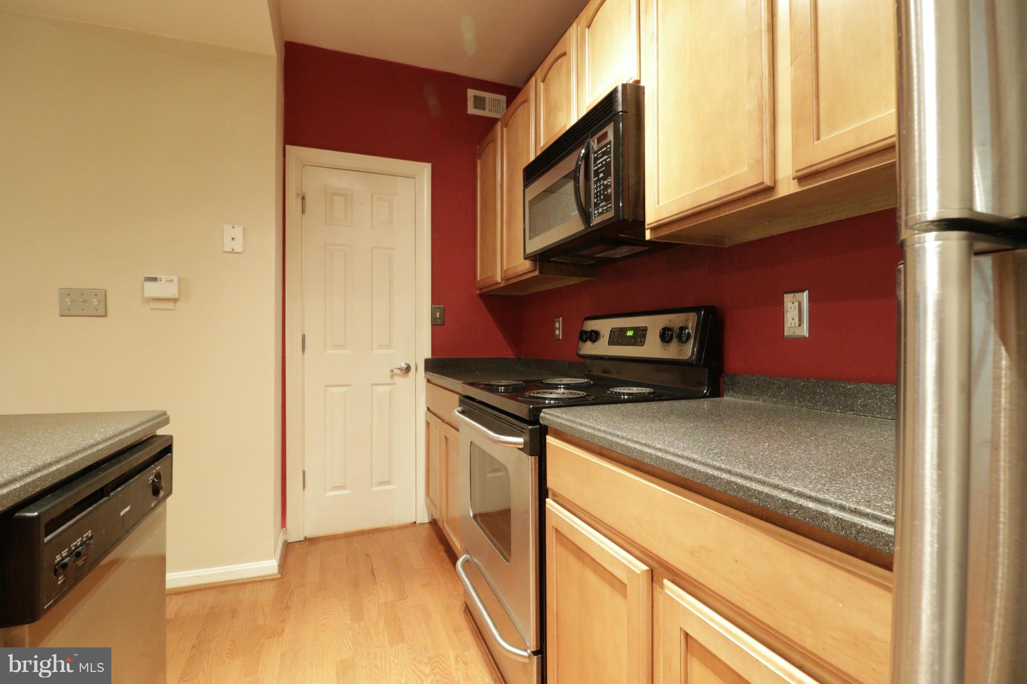 PENDERBROOK SQUARE CONDOMINIUMS - Residential