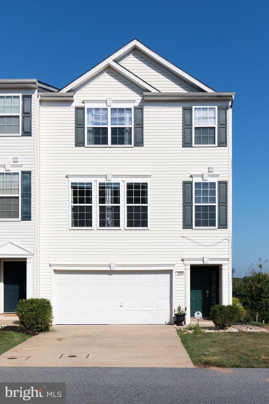 IRON BRIDGE LANDING - Residential