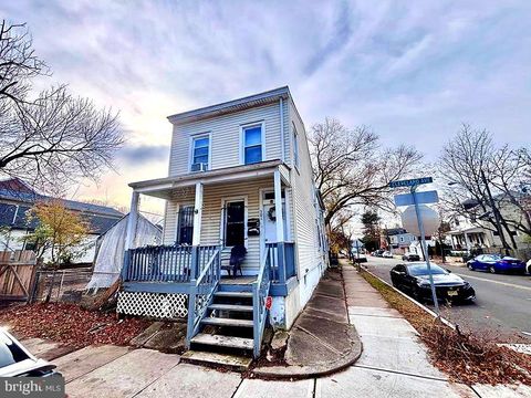Photo of 301 Cleveland Avenue, TRENTON, NJ 08629 (MLS # NJME2070156)