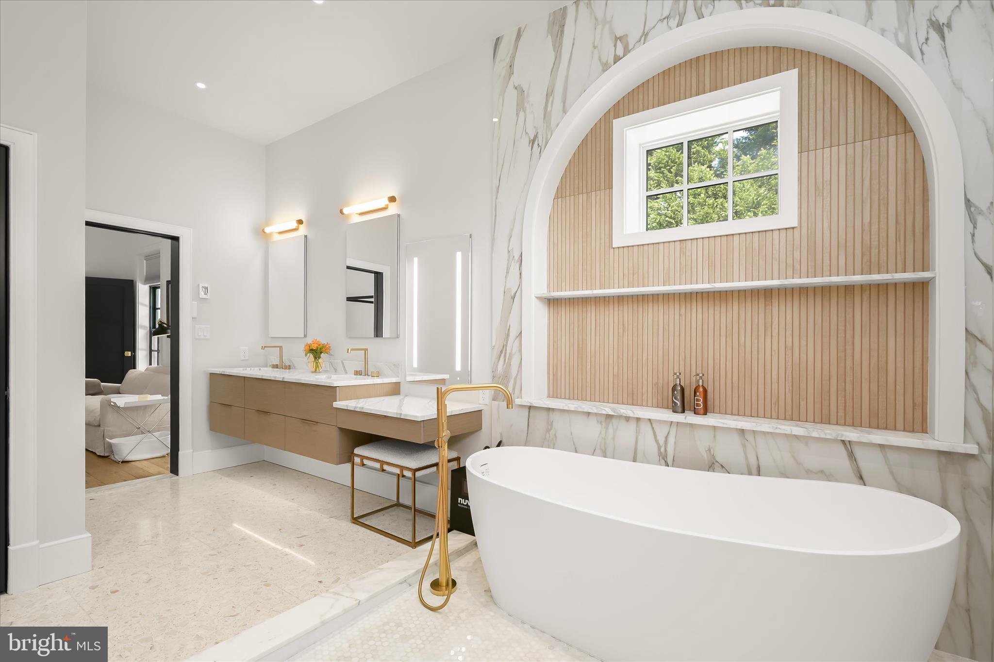 GIBSON ISLAND - Residential