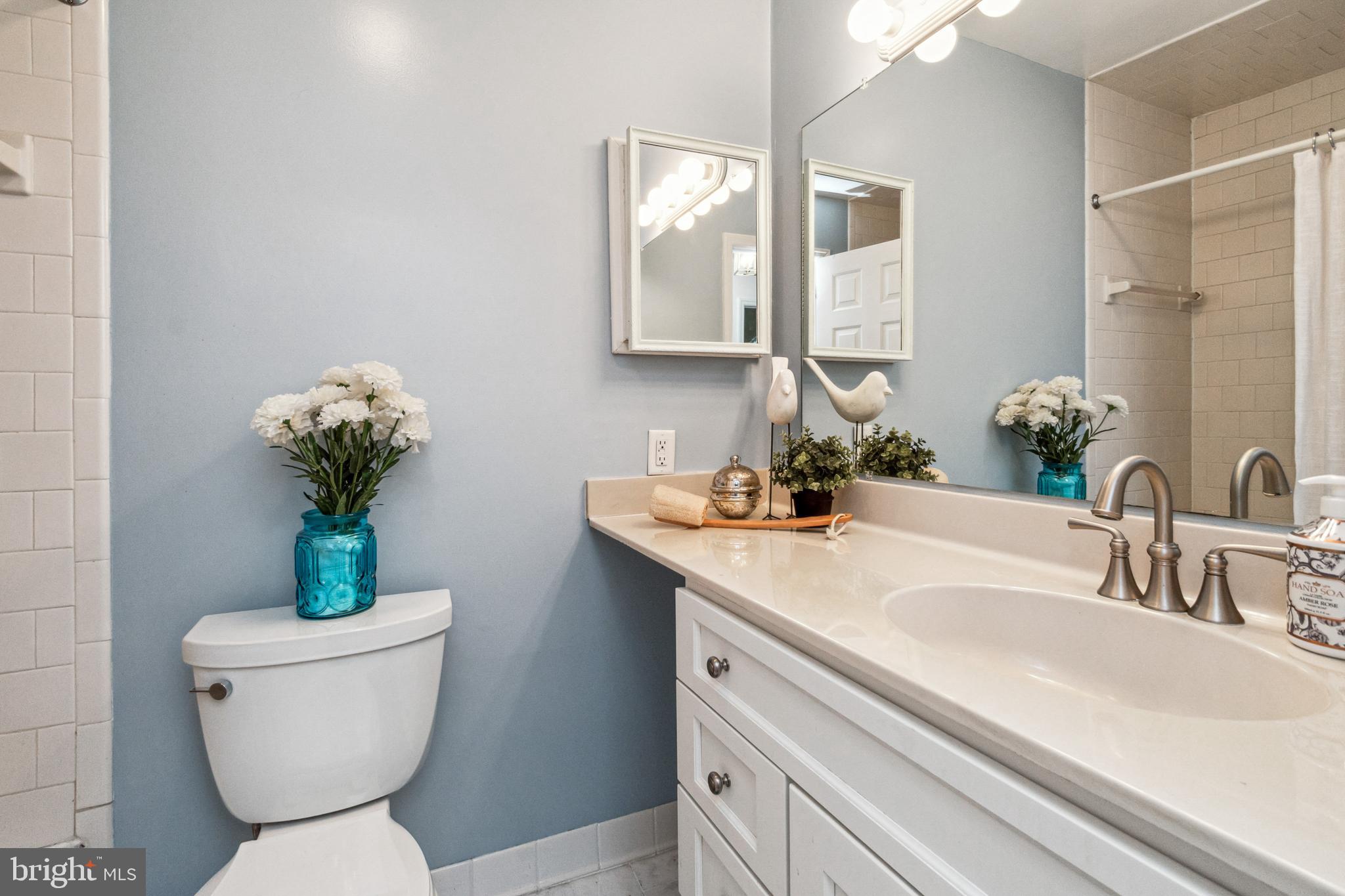 LAKEWOOD APARTMENTS - Residential