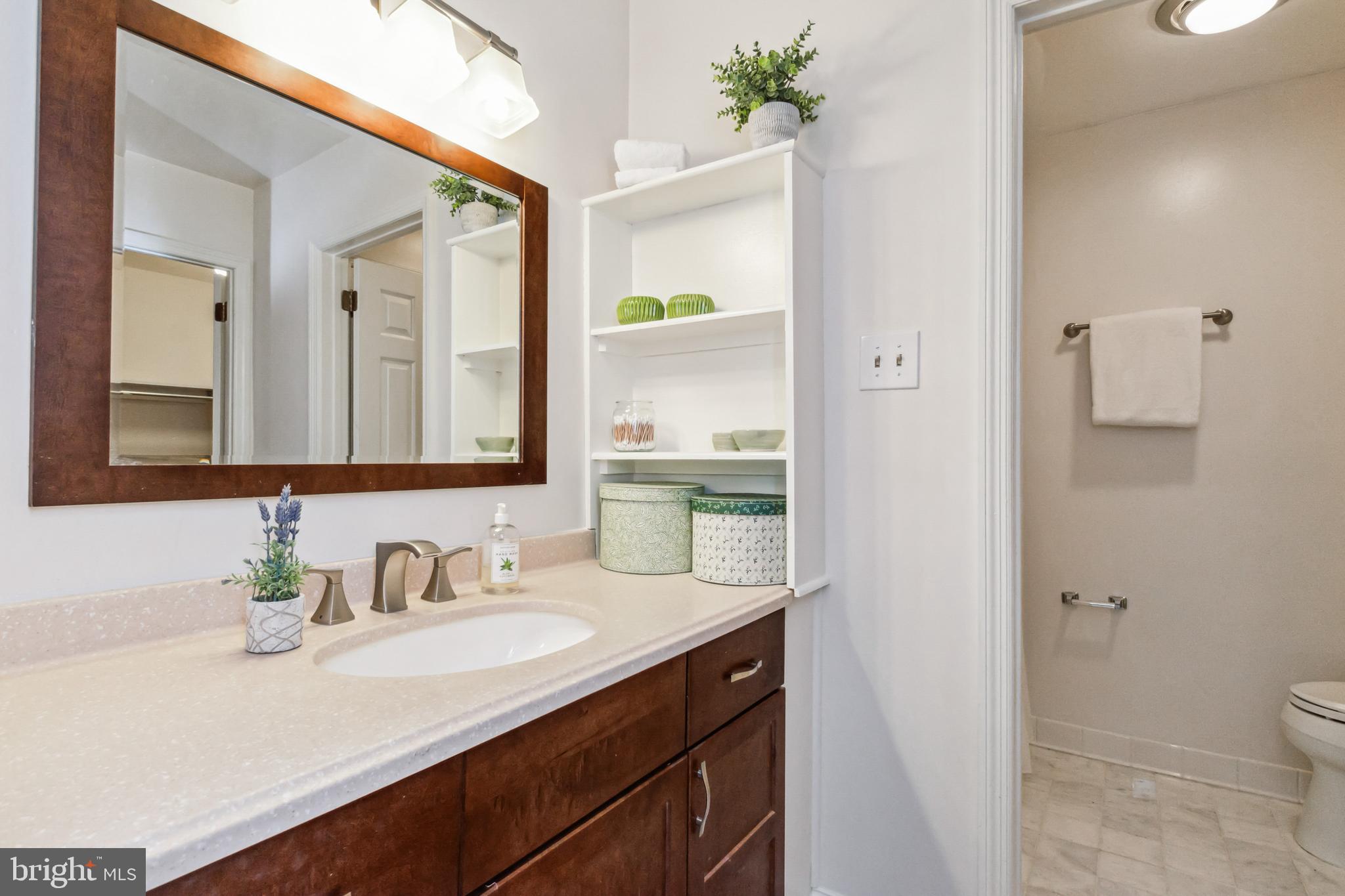 LAKEWOOD APARTMENTS - Residential