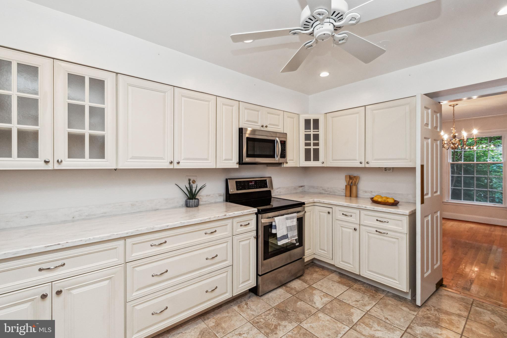 LAKEWOOD APARTMENTS - Residential