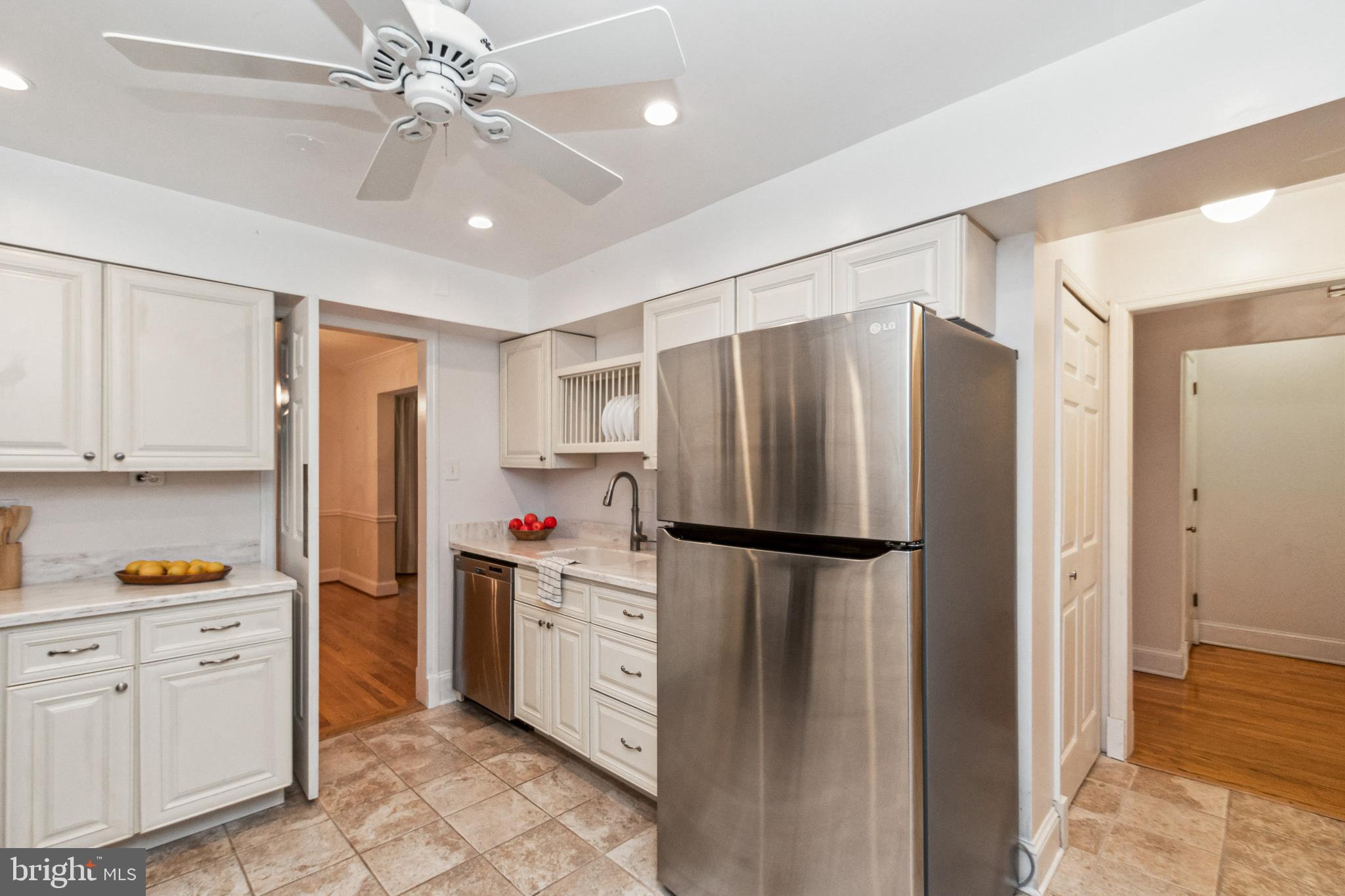 LAKEWOOD APARTMENTS - Residential