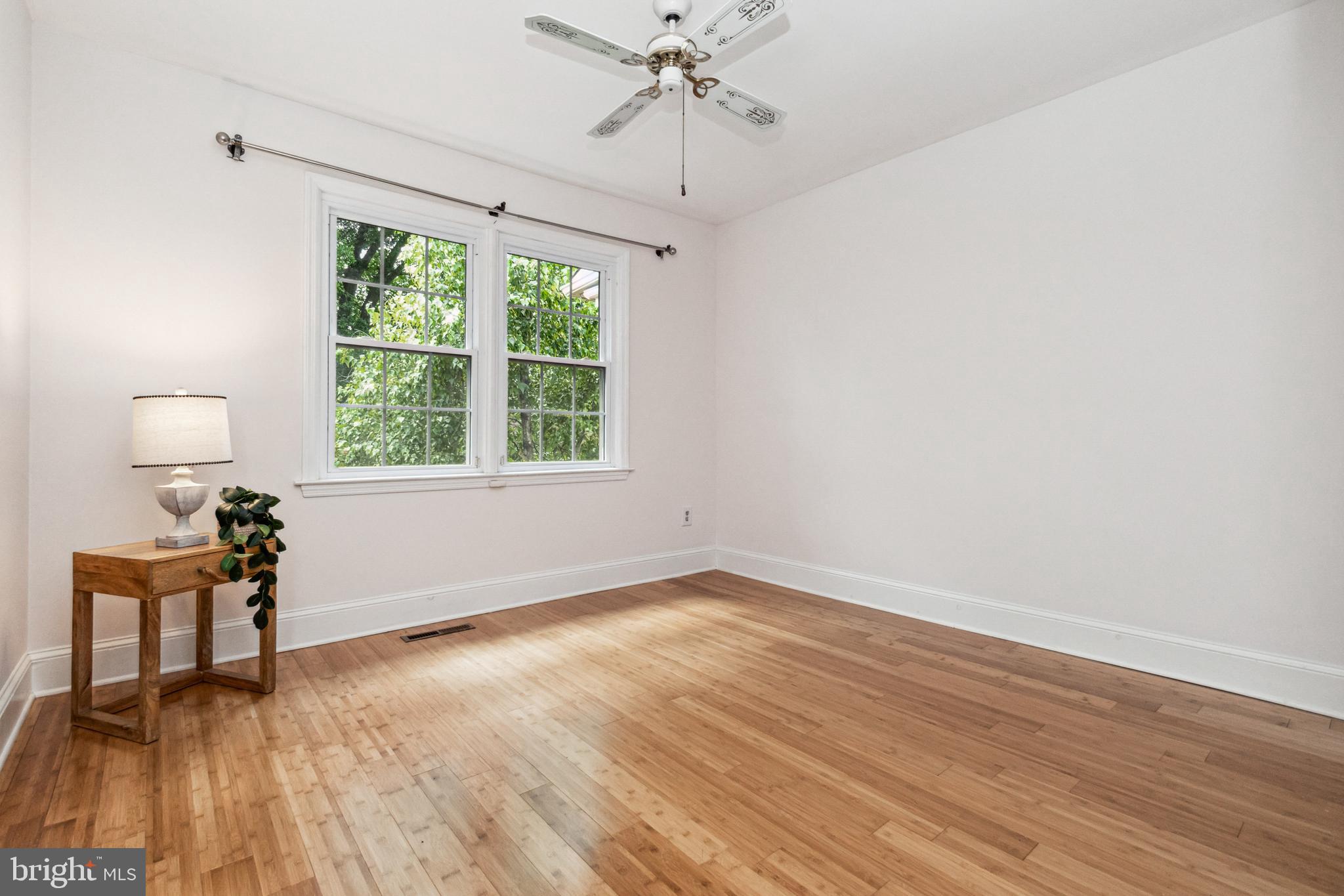 LAKEWOOD APARTMENTS - Residential