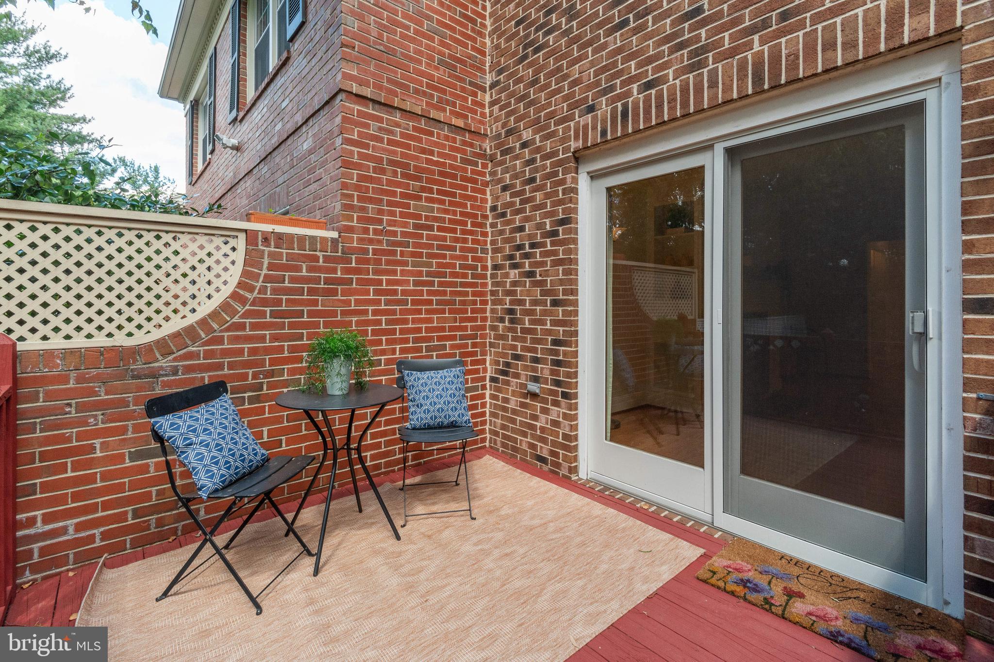 LAKEWOOD APARTMENTS - Residential