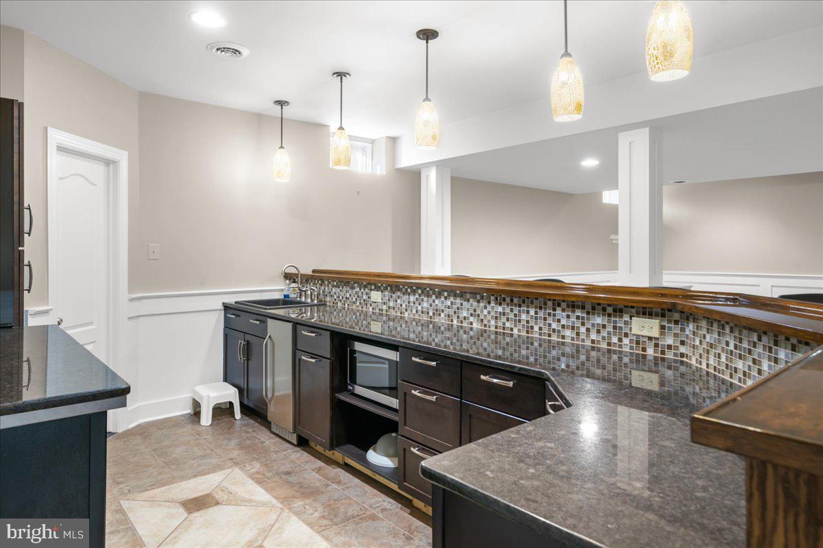 COUNTRY CLUB ESTS - Residential