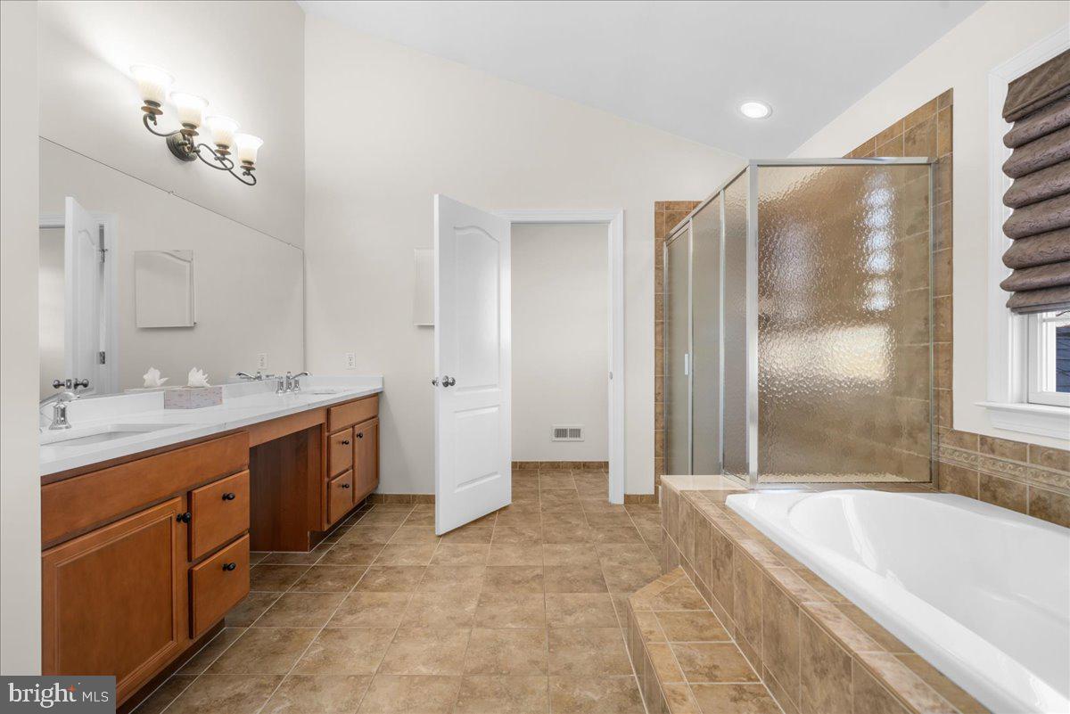 COUNTRY CLUB ESTS - Residential