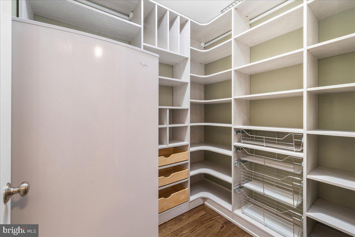 COUNTRY CLUB ESTS - Residential