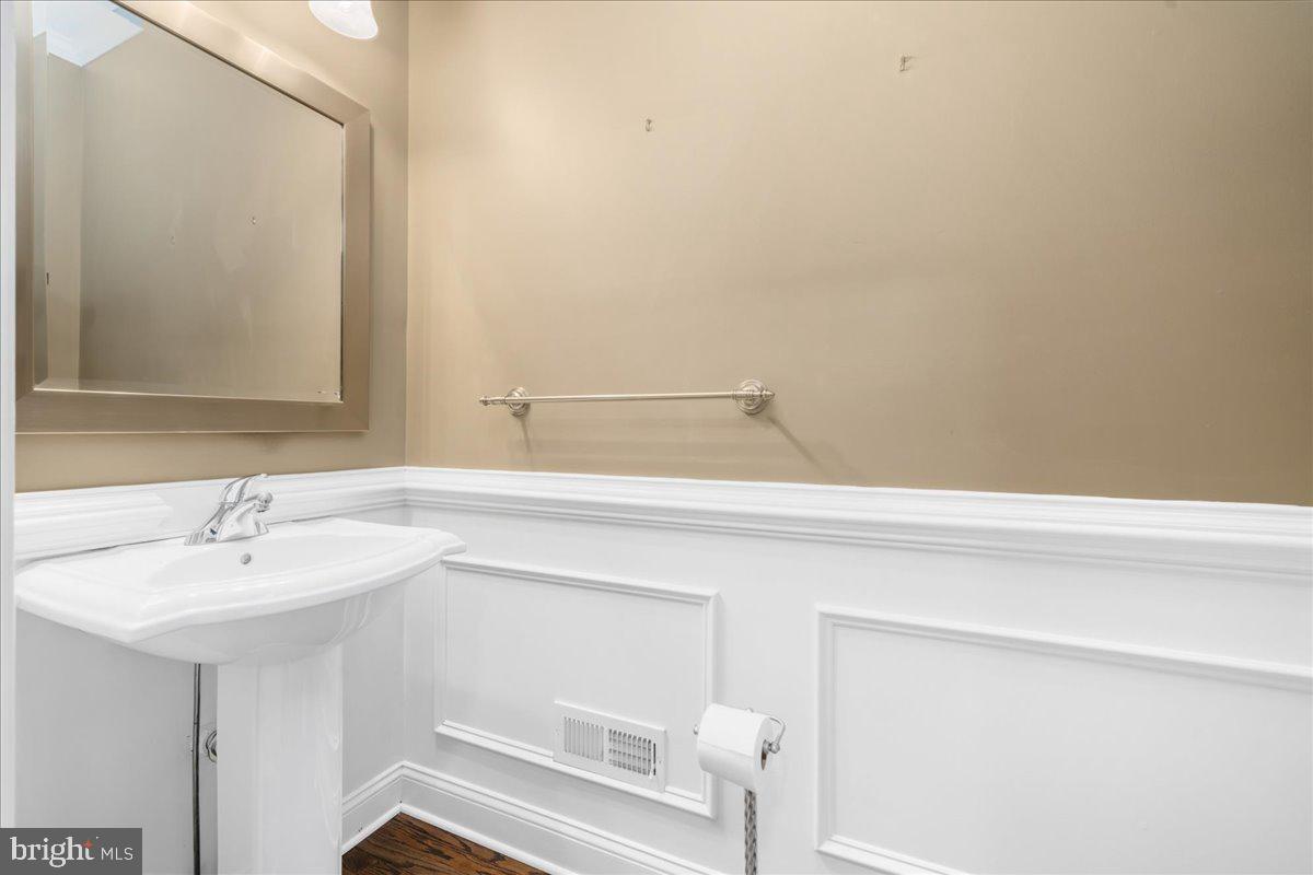 COUNTRY CLUB ESTS - Residential