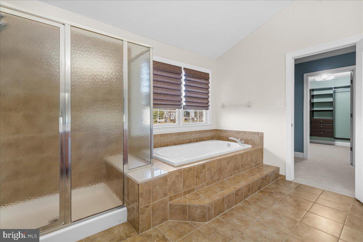 COUNTRY CLUB ESTS - Residential