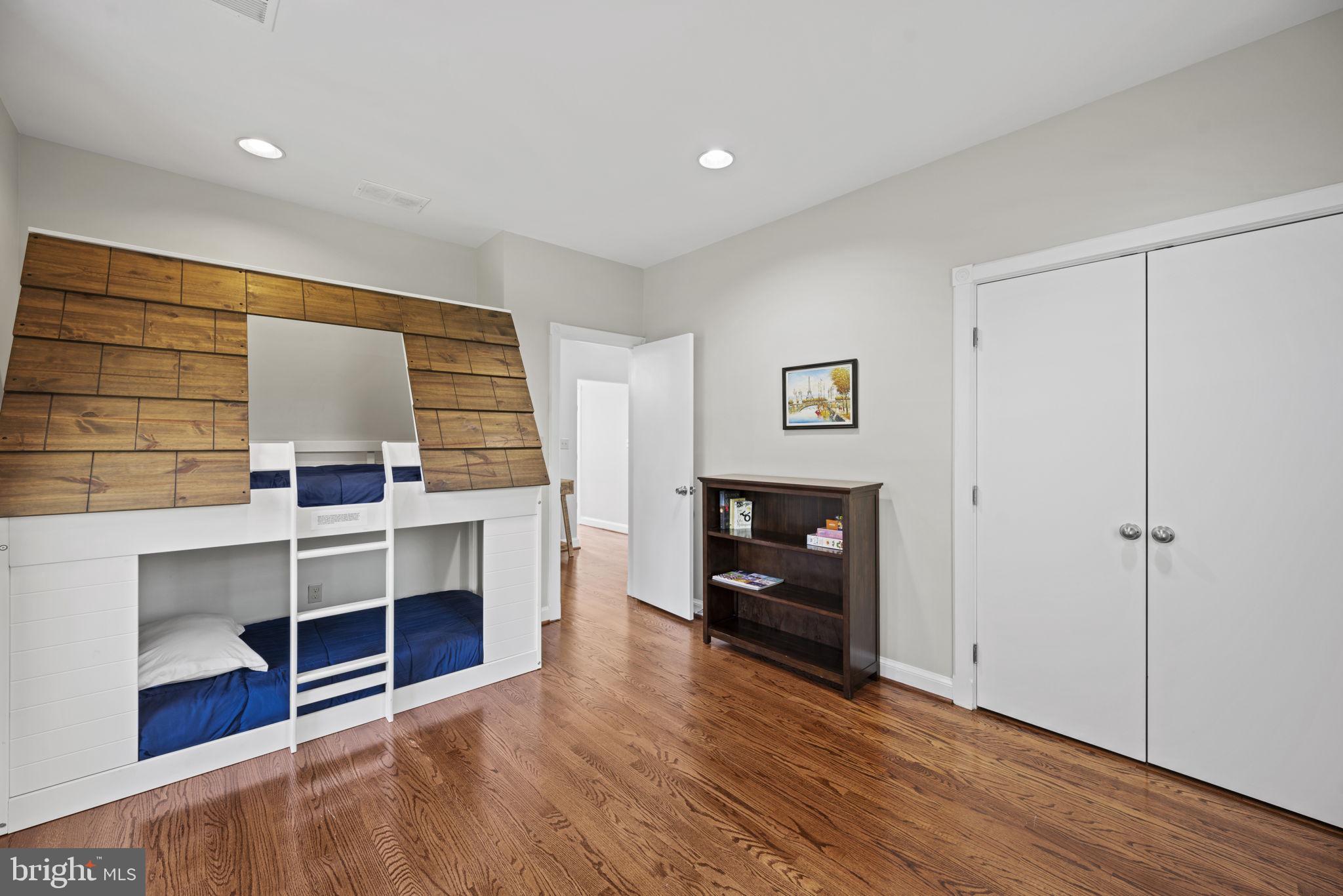 OAKWOOD KNOLLS - Residential