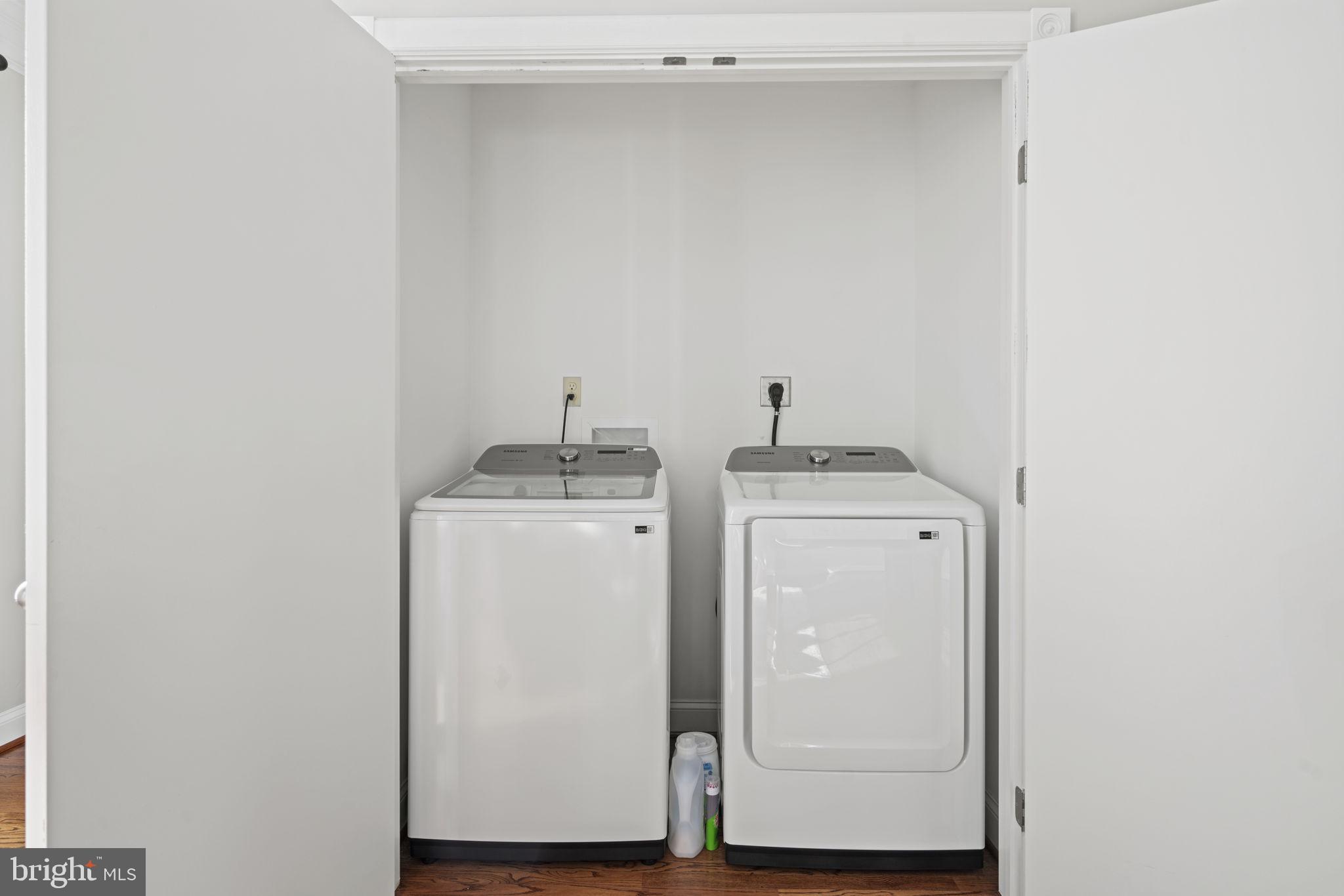 OAKWOOD KNOLLS - Residential