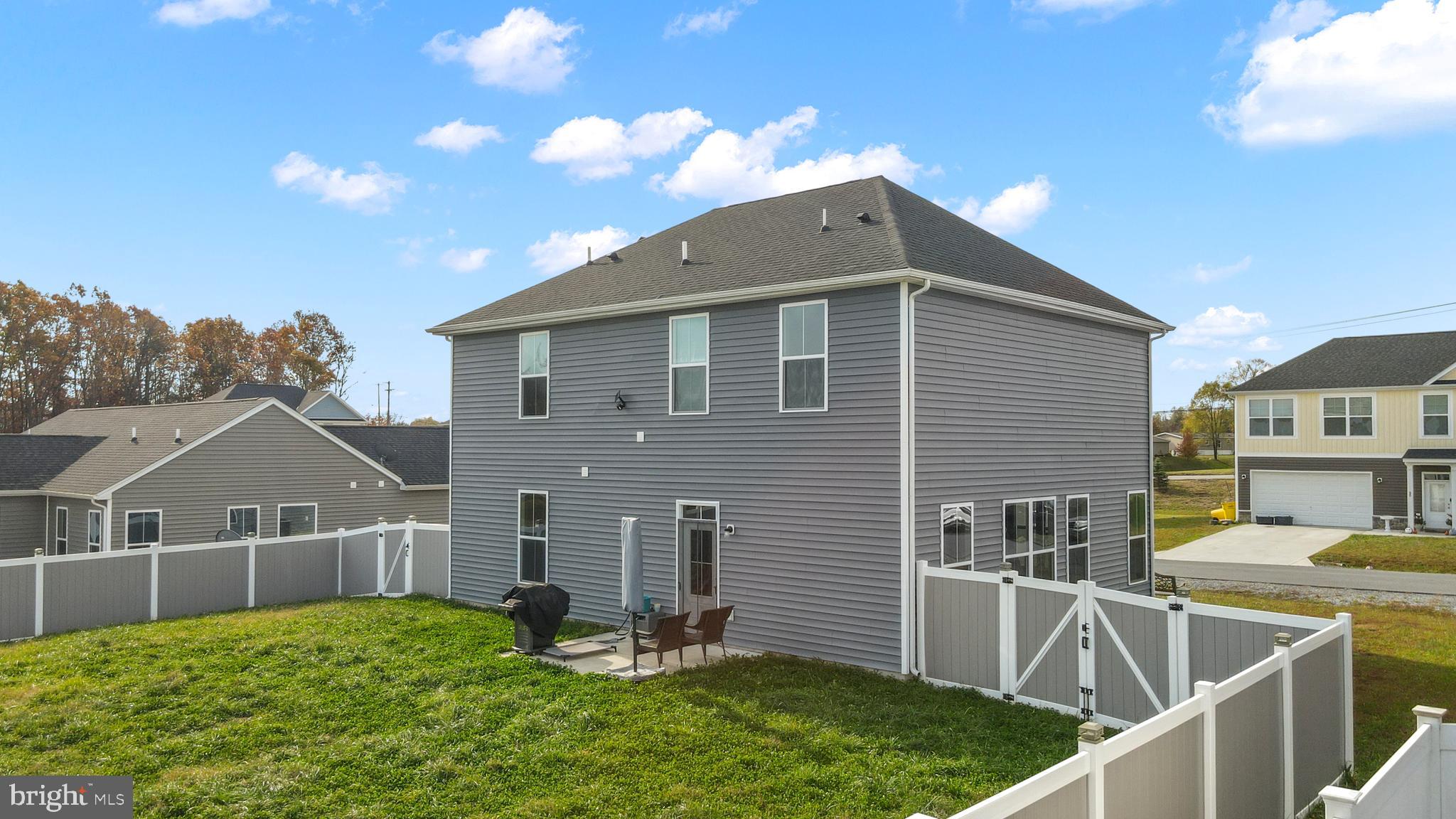 NADENBOUSCH PINES - Residential