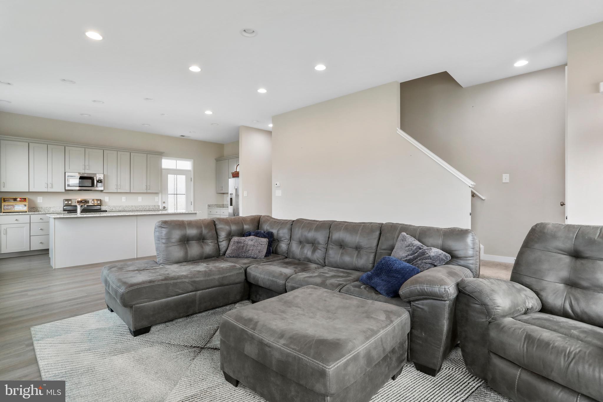 NADENBOUSCH PINES - Residential