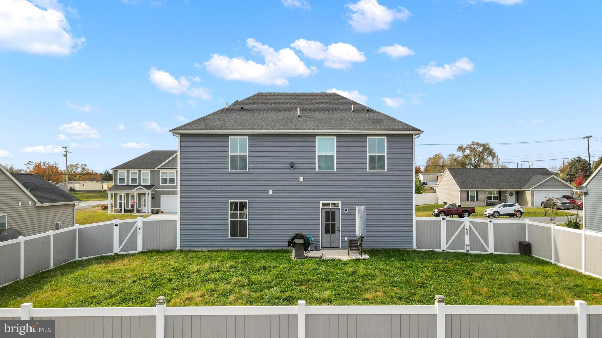 NADENBOUSCH PINES - Residential