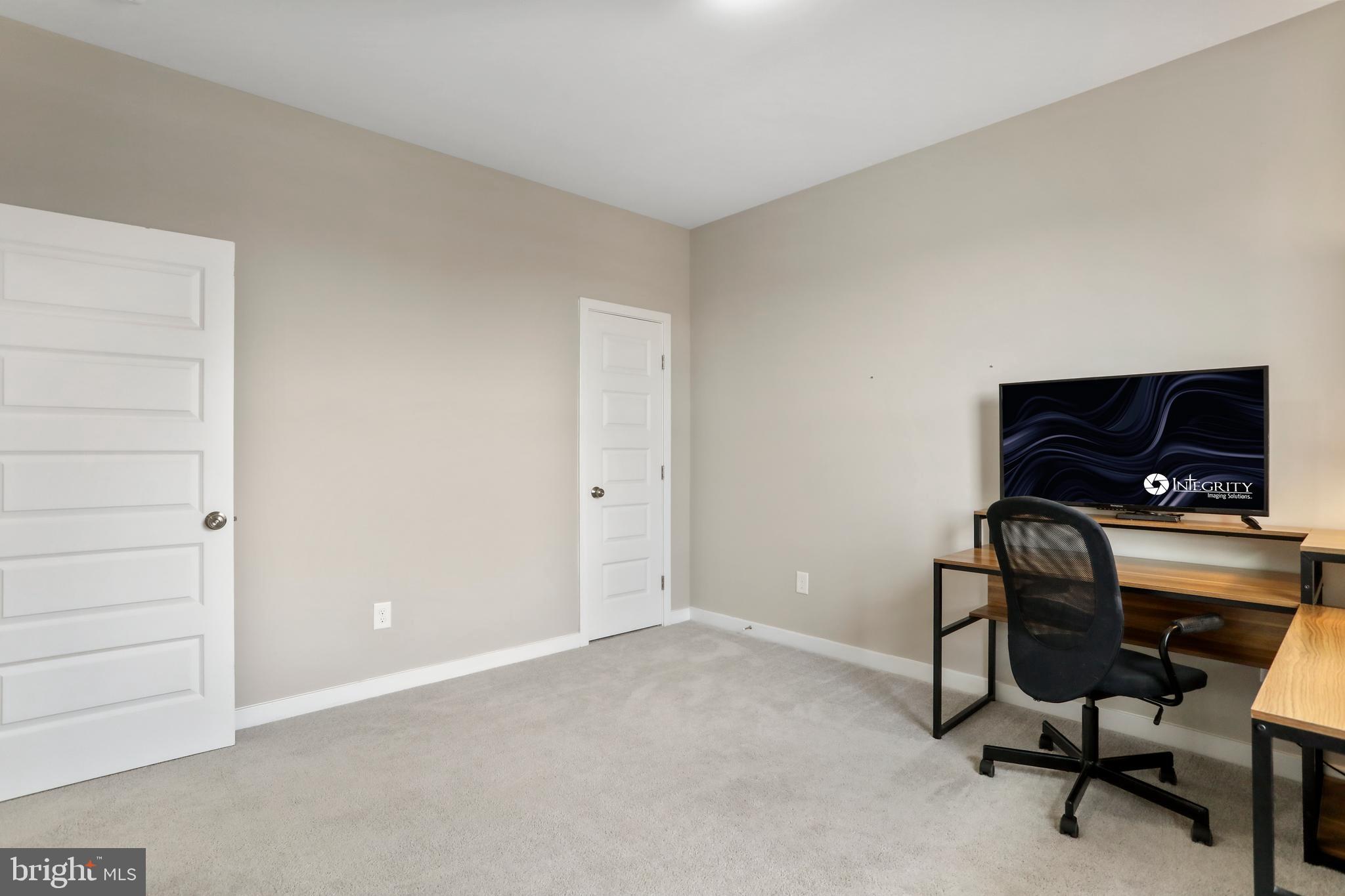 NADENBOUSCH PINES - Residential