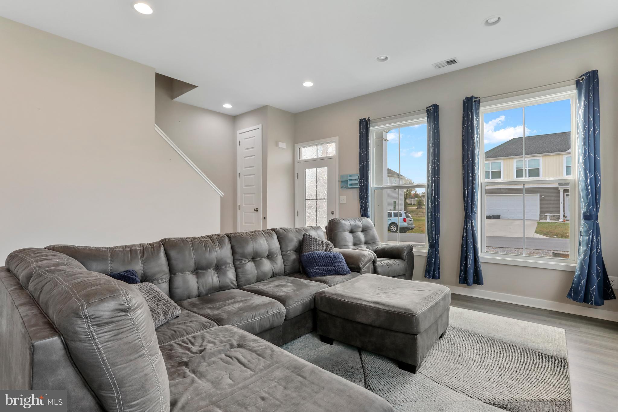 NADENBOUSCH PINES - Residential