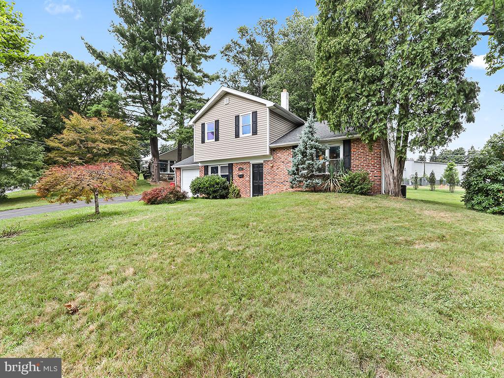 821 SWEETBRIAR DRIVE