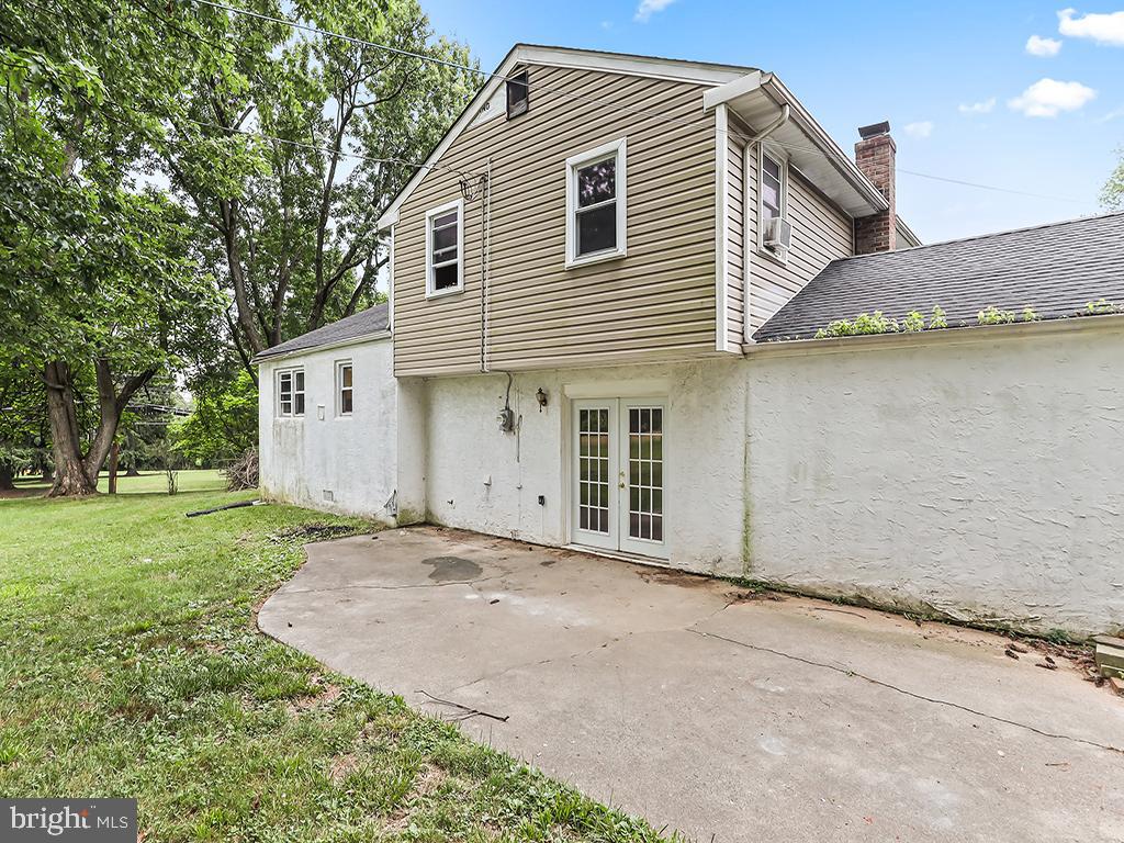 821 SWEETBRIAR DRIVE