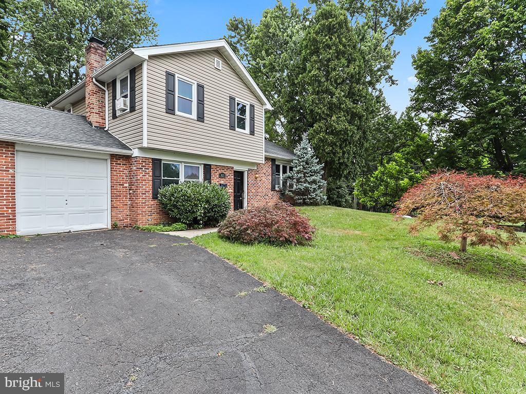 821 SWEETBRIAR DRIVE
