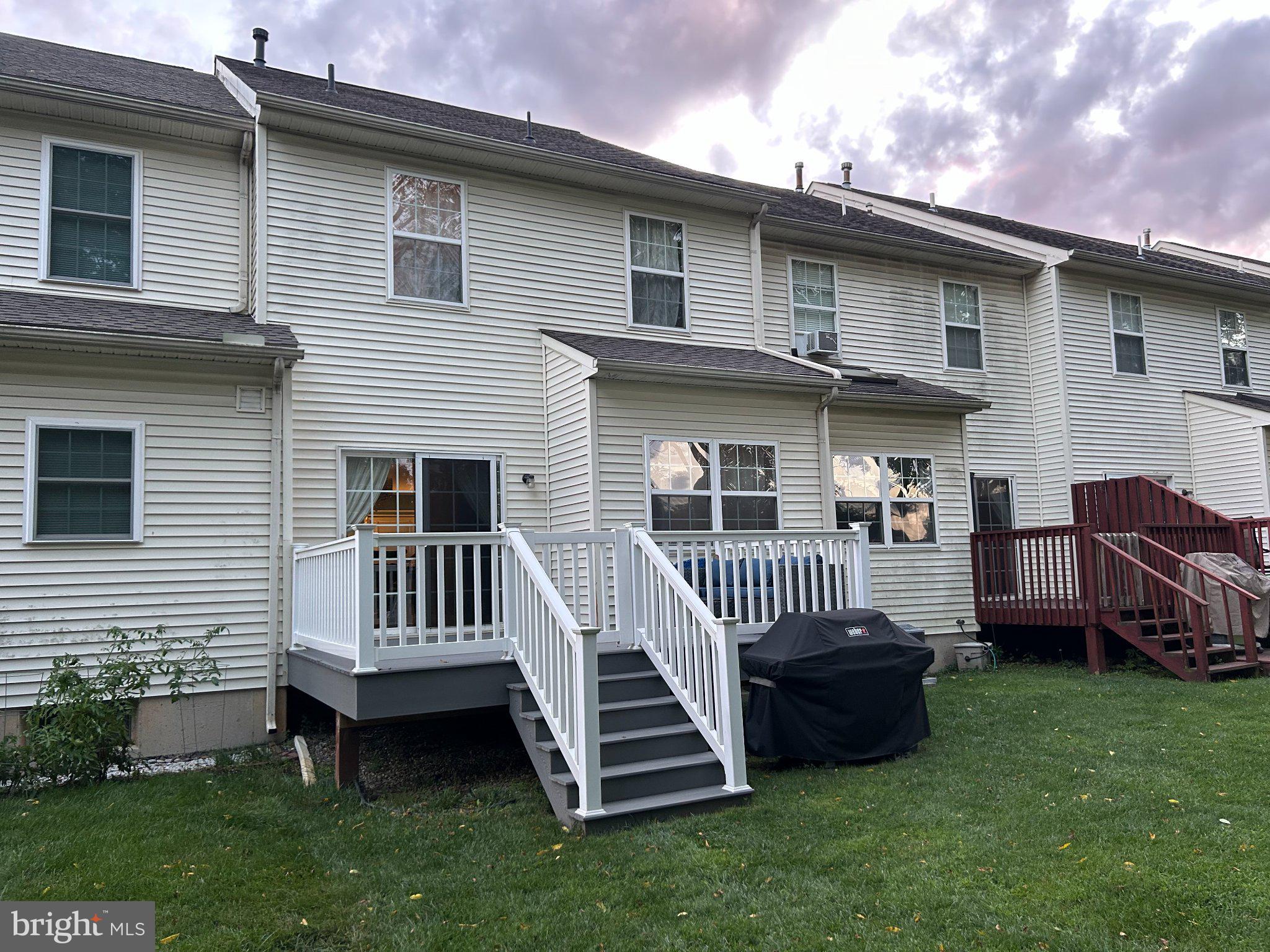 582 CORK CIR