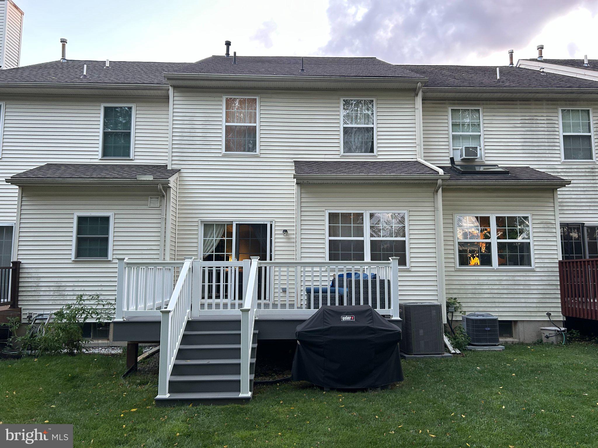 582 CORK CIR