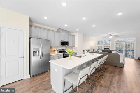 6093 Camerons Ferry Drive, Haymarket, VA MLS: VAPW2088264