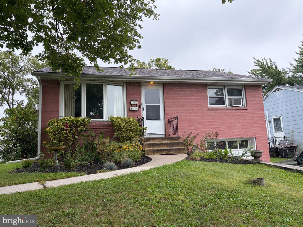Photo of 470 Clearview St, POTTSTOWN, PA 19464 (MLS # PAMC2194340)