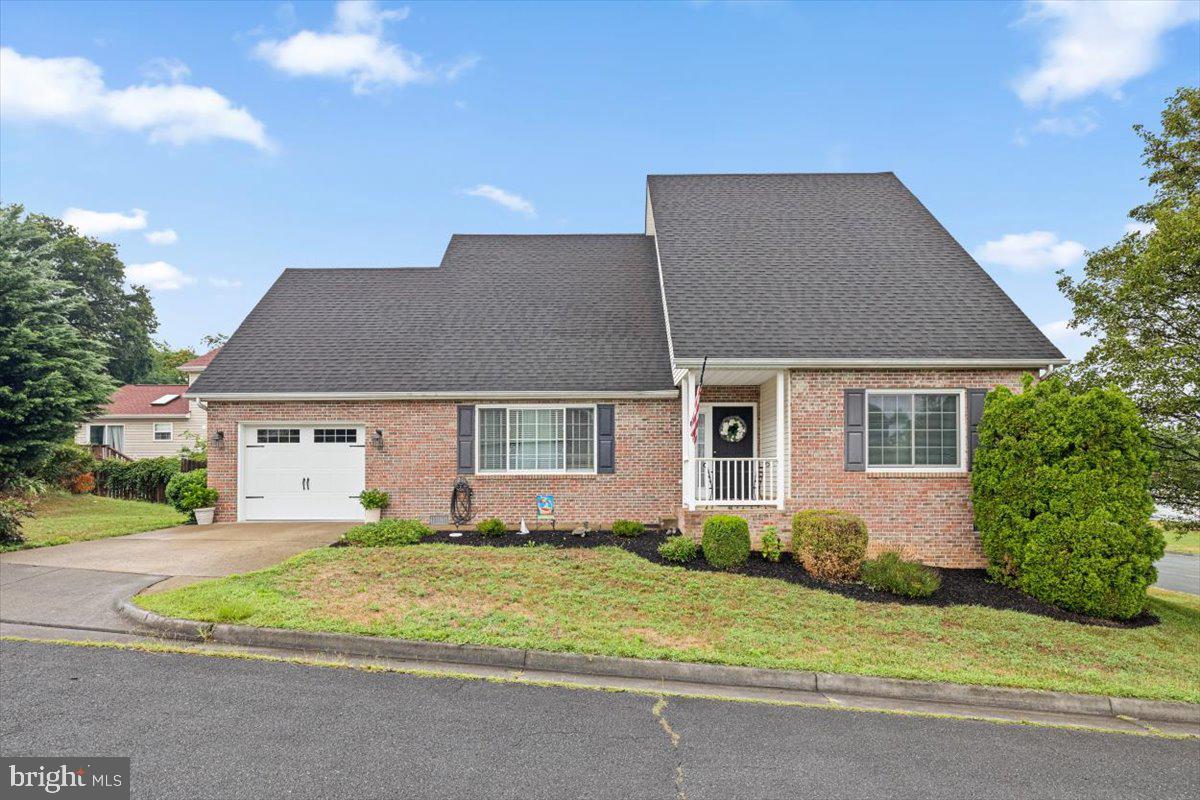 CANTERBURY SQUARE - Residential