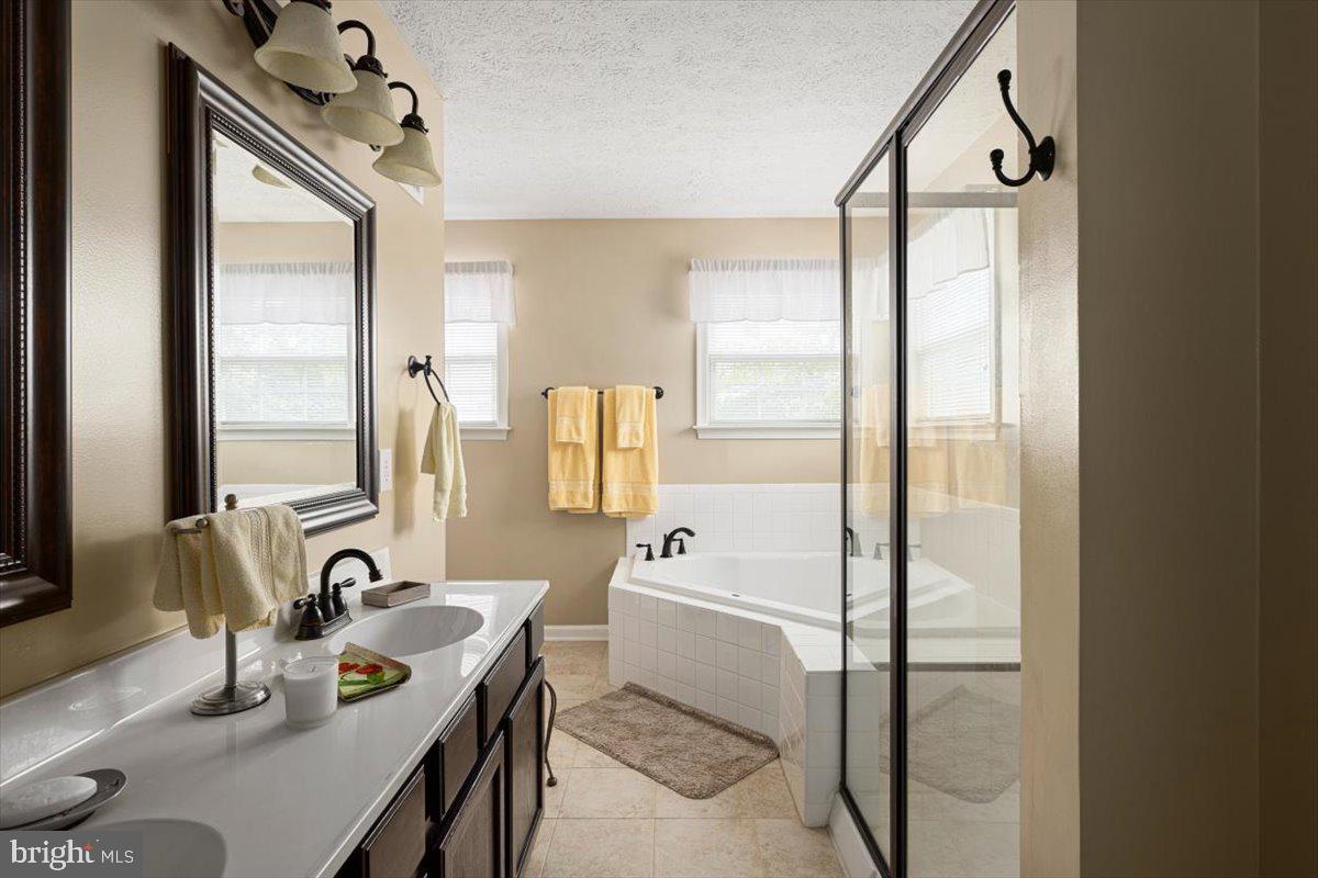 CANTERBURY SQUARE - Residential