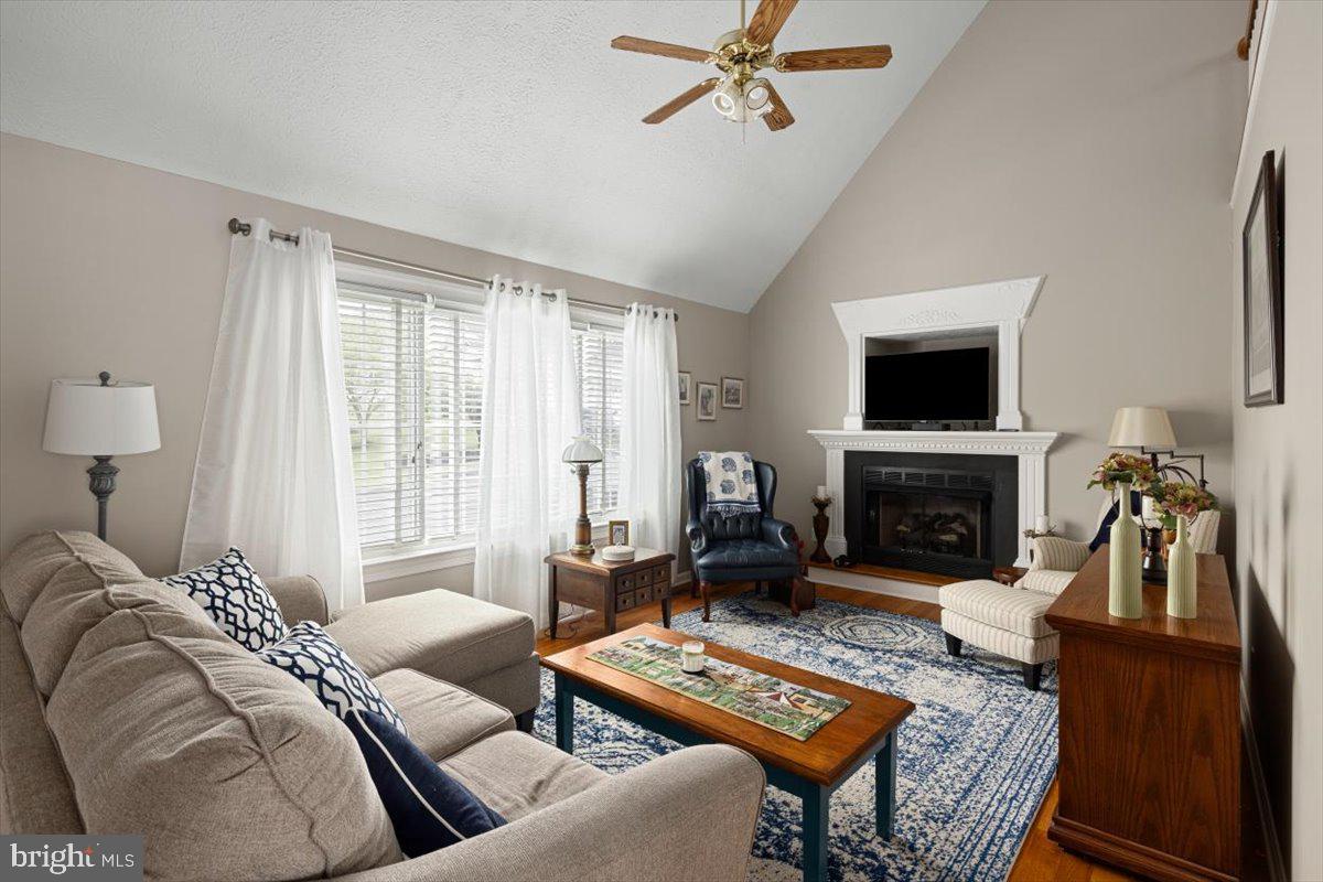 CANTERBURY SQUARE - Residential