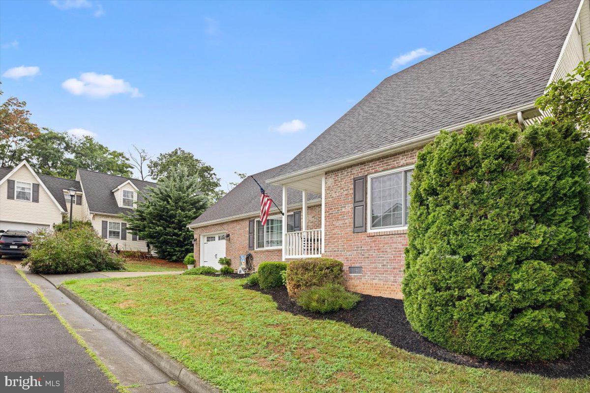 CANTERBURY SQUARE - Residential